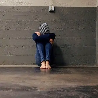 Lamezia, ai domiciliari contatta la sua vittima sui social: pedofilo torna in carcere