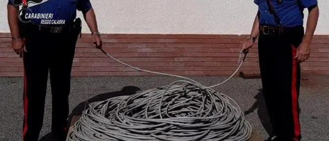 Sorpresi a rubare cavi di rame da un'azienda: due arresti a Campo Calabro