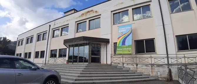 «Trovi un posto al cimitero», minacce all'ex candidato di Lamezia che ha inguaiato i consiglieri comunali