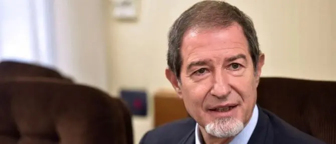 Migranti positivi in Sicilia, il presidente Musumeci: «Governo scherza con il fuoco»