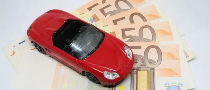 Vendevano false Rca auto su internet: sgominata banda attiva dal 2012