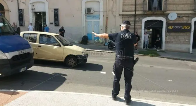 Incidente a Cosenza, anziano investito da un’auto: trasferito in ospedale