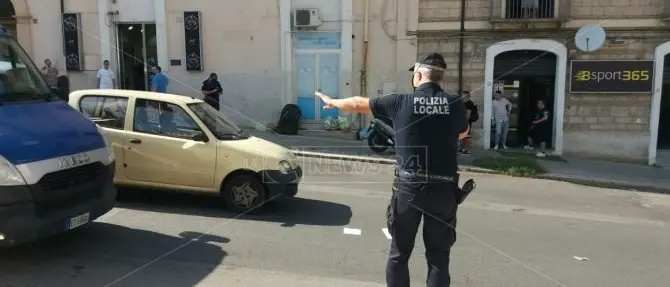 Incidente a Cosenza, anziano investito da un’auto: trasferito in ospedale