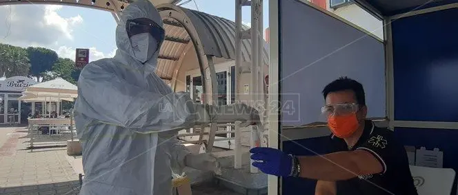 Coronavirus, nell'aeroporto di Lamezia Terme continuano i tamponi gratuiti e volontari
