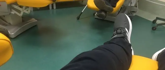 «Ore di chemio su poltrone non sanificate»: l'allarme di un paziente oncologico
