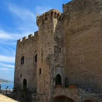 Il suggestivo borgo e il Castello sul mare, Roseto apre le porte a Sorridi sei in Calabria
