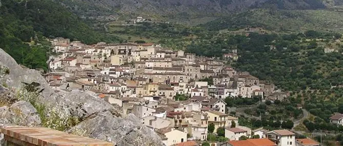 Nell'estate del Covid italiani alla scoperta dei borghi e delle loro tradizioni
