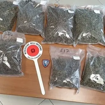 Vennero sorpresi in auto con 5 chili di marijuana, coppia di Corigliano torna in libertà