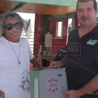 Soverato, donato defibrillatore al lido adiacente alla Beach Arena
