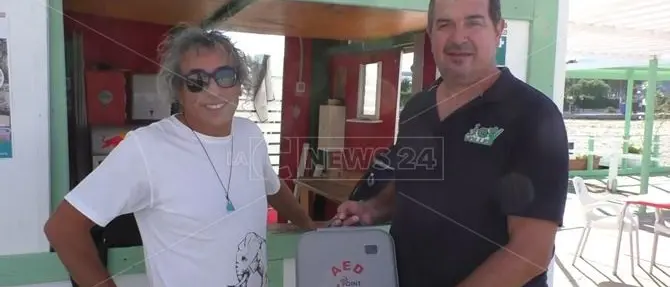 Soverato, donato defibrillatore al lido adiacente alla Beach Arena
