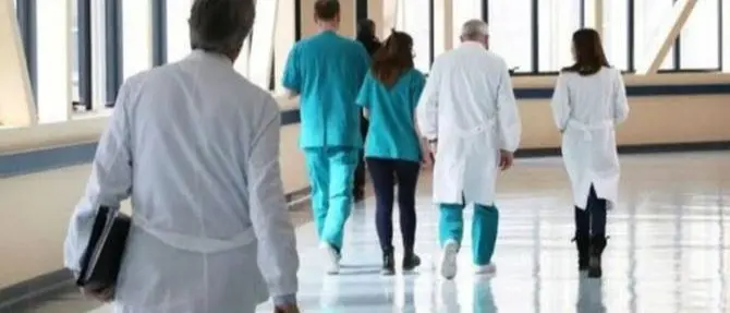 Catanzaro, ore pagate e non lavorate: gli ospedali chiedono i soldi ai dipendenti