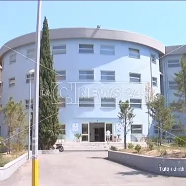 Ospedale Castrovillari, il sindaco annuncia: «In arrivo medici e infermieri»