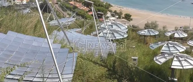 I pannelli solari (abusivi) dell’ospedale di Cetraro: vanno abbattuti e la Regione rivuole 2 milioni