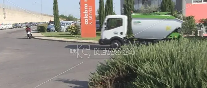 Rifiuti, l'Ato Cosenza rischia il commissariamento: Calabria Maceri detta le condizioni