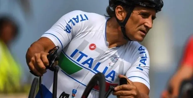 Alex Zanardi lascia l'ospedale dopo oltre un mese di ricovero e tre interventi