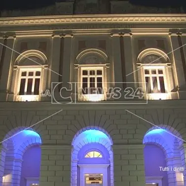 Il teatro riparte: la piazza del Rendano di Cosenza si trasforma in un'arena estiva