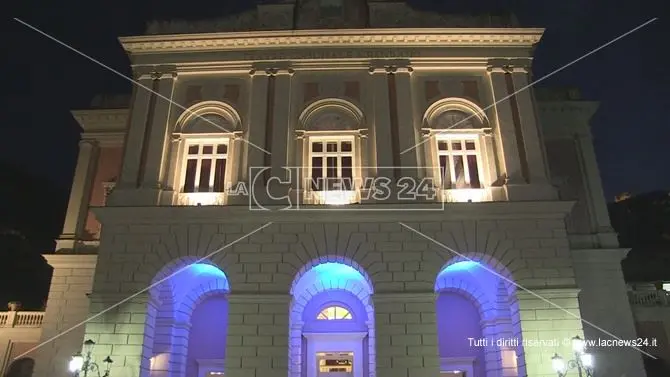 Il teatro riparte: la piazza del Rendano di Cosenza si trasforma in un'arena estiva