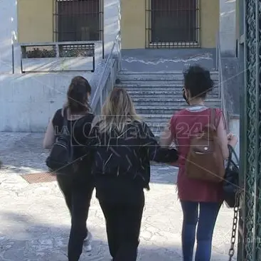 Cosenza, meno ore per assistere i dializzati. Le famiglie: «Come faremo?»