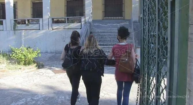 Cosenza, meno ore per assistere i dializzati. Le famiglie: «Come faremo?»