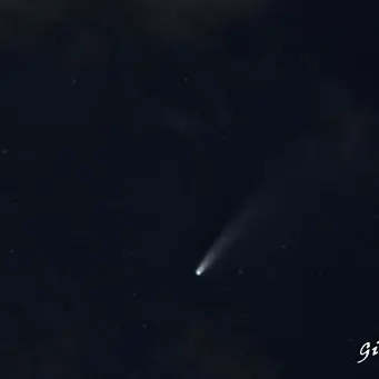 La cometa sulla Calabria: le foto spettacolari del passaggio nel cielo dello Stretto