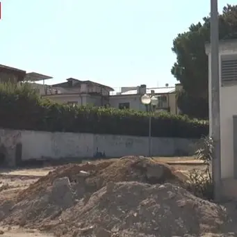 Corigliano Rossano, abbattuto vecchio edificio: in ansia per i migranti che l’abitavano