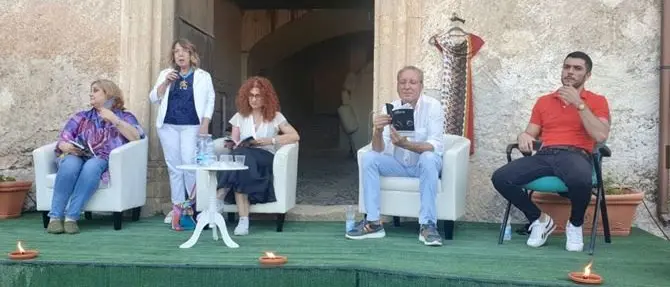 Franco Laratta e il suo libro “Vantativinne” a Mendicino: «Senza i giovani la Calabria è finita»