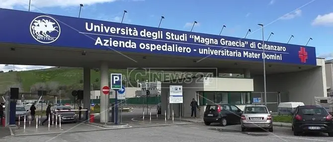 Catanzaro, medici e infermieri pagati ma non risultavano al lavoro: indagini al Policlinico