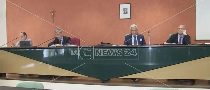 Ato Cosenza, l'assemblea dei sindaci respinge le dimissioni di Marcello Manna