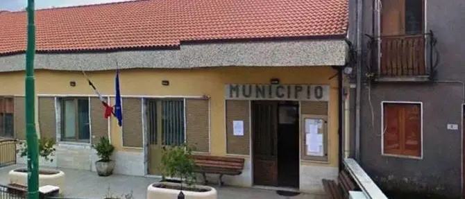 Imponimento, le mani dei clan sui boschi: a Cenadi si dimettono sindaco e consiglieri