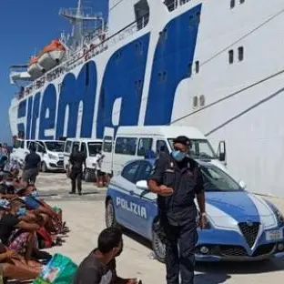 Ancora sbarchi di migranti a Lampedusa, il sindaco: «Proclamo lo stato d’emergenza»