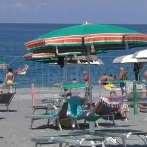 Turismo in Calabria, a luglio boom a metà: lidi già affollati, strutture alberghiere in ripresa
