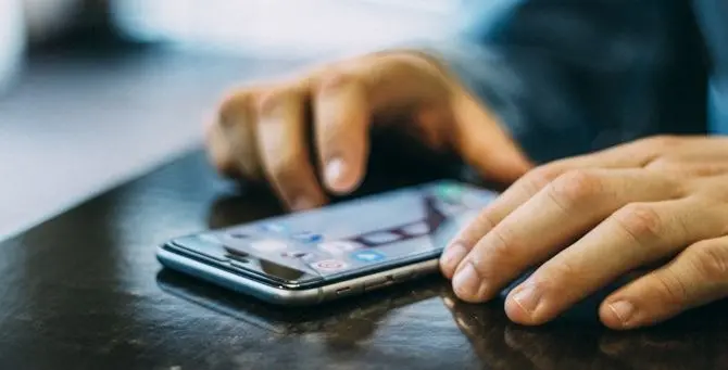«Meglio che tua moglie non veda queste foto», ricattato professionista di Cosenza: un arresto