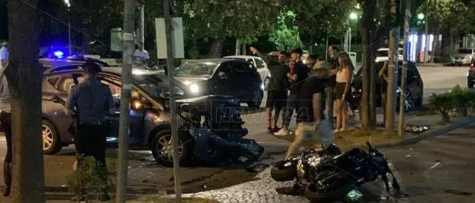 Rende, si scontrano un'auto e una moto a Commenda: ferito il centauro