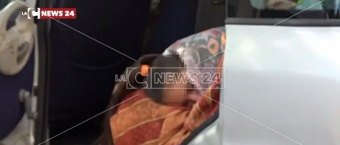 Morsi dai topi e costretti a dormire in auto. L’orrore nelle case Aterp di San Pietro Lametino