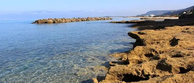 Pizzo, la beffa del Malferà beach: l’oasi per disabili chiusa dal Comune