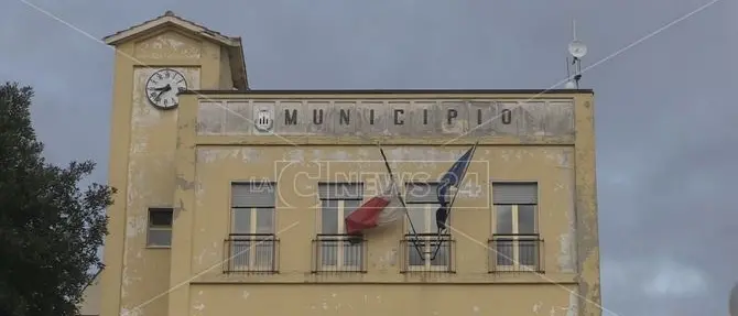 Coronavirus, a Castiglione Cosentino una scultura in ricordo delle vittime