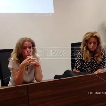 Scontro sulla scuola, Savaglio: «Sì alla riapertura a settembre». Insorgono i sindaci