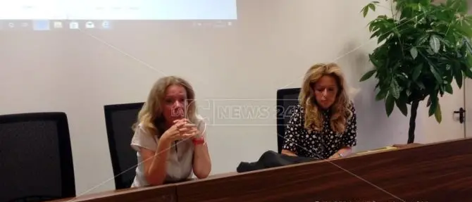 Scontro sulla scuola, Savaglio: «Sì alla riapertura a settembre». Insorgono i sindaci