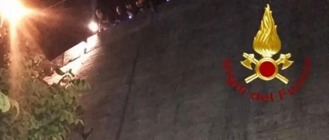 Reggio Calabria, cade da un muro di contenimento alto 12 metri: soccorsa