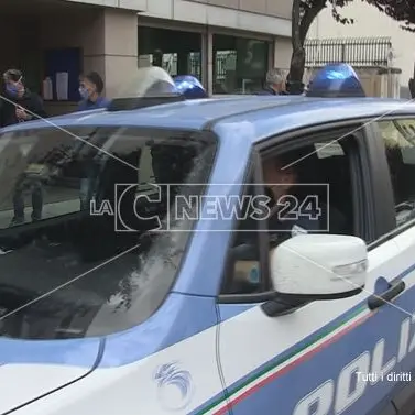 Cosenza, spararono contro le vetrine di un bar: arrestati dalla polizia
