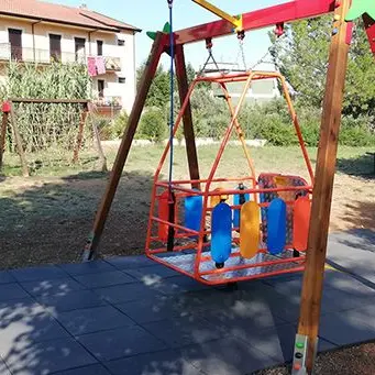 Castrovillari senza barriere, donata altalena per bimbi disabili