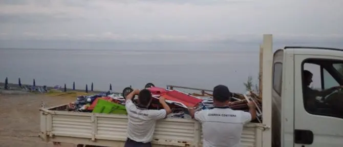 Lidi abusivi, blitz della Guardia costiera di Cetraro nella Riviera dei Cedri