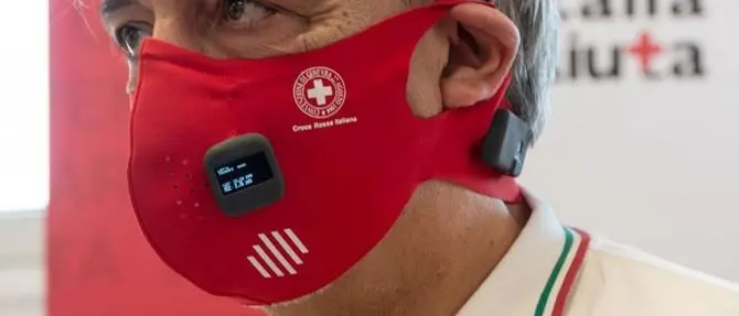 Croce Rossa presenta la mascherina intelligente: misurerà temperatura e distanze