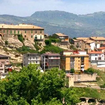 Caccuri riapre dopo il caso positivo, il sindaco: «Tutti negativi i tamponi»