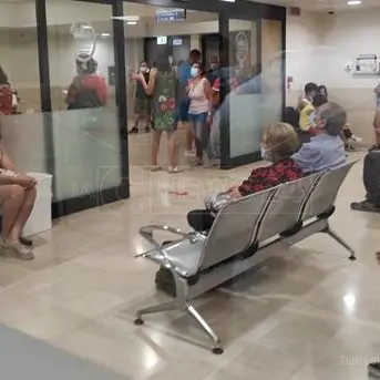 Catanzaro, è di nuovo incubo al pronto soccorso. Attese anche di 10 ore e organici ridotti all'osso
