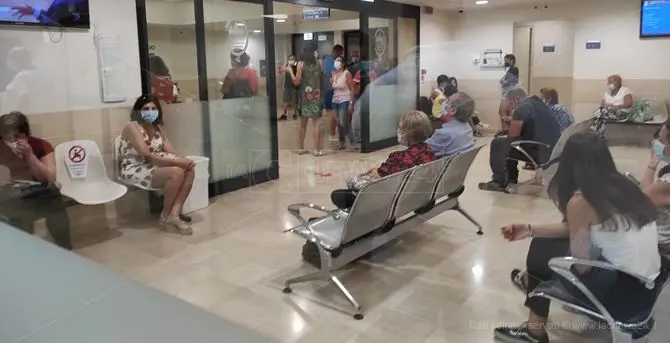Catanzaro, è di nuovo incubo al pronto soccorso. Attese anche di 10 ore e organici ridotti all'osso