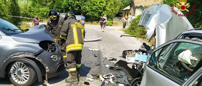 Incidente tra due automobili nelle Serre Vibonesi: tre feriti nell'impatto