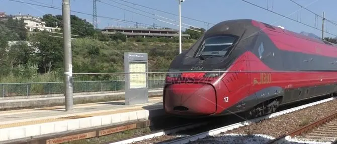 Distanziamento in treno addio, il Comitato tecnico scientifico: «Preoccupante»