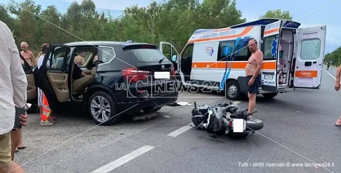 Grave incidente sulla statale 18 nel Cosentino: in condizioni critiche un 23enne