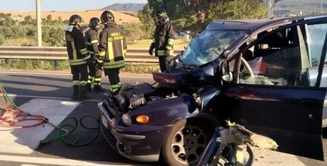 Incidente mortale sulla 106, aperto un fascicolo per omicidio stradale: tre gli indagati